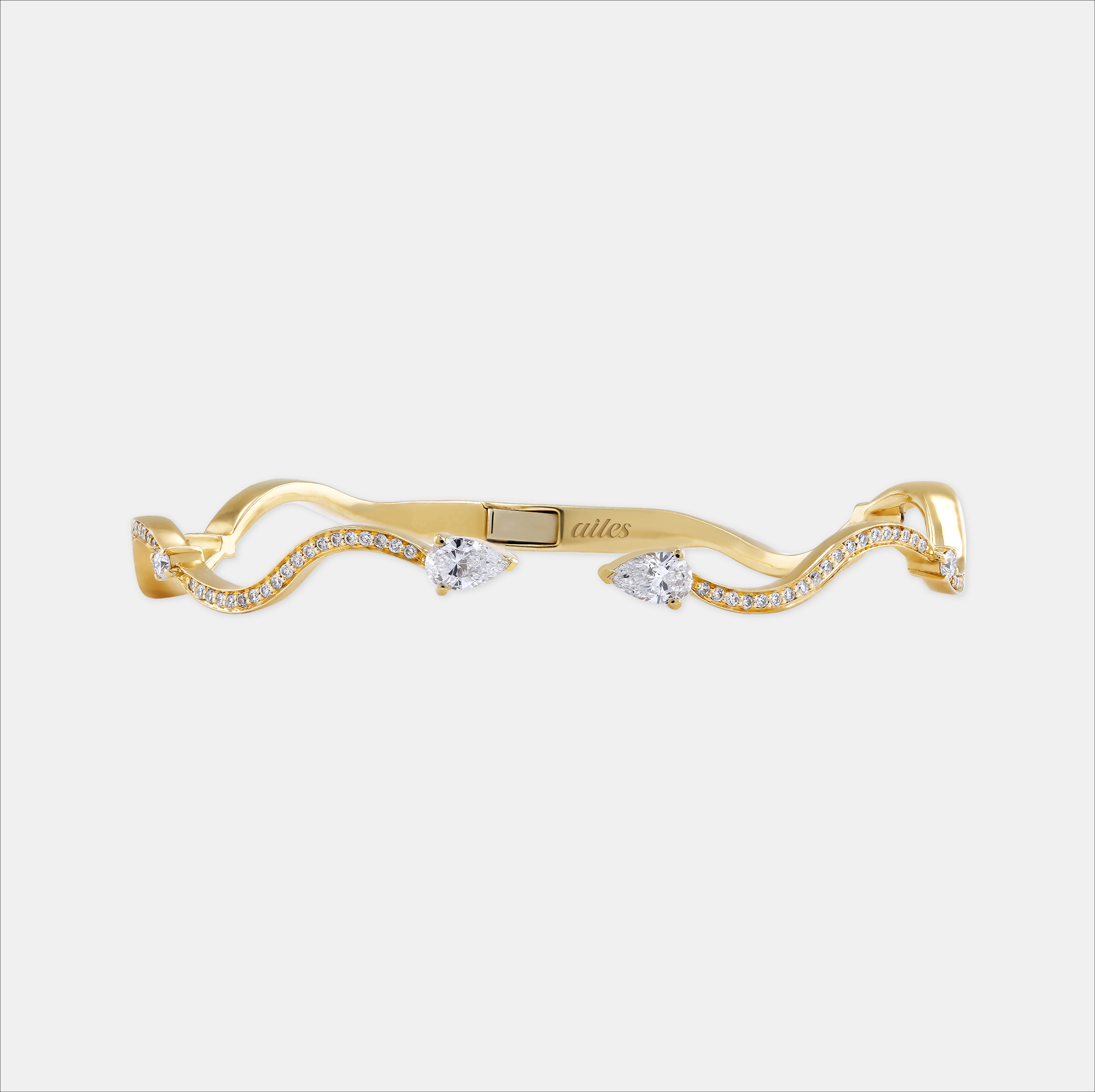 Pear Diamond Wave Bangle